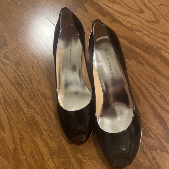 NWT Marc by Marc Jacobs Black Patent, 8.5/38.5, Made in Italy, 2.5” heels, box - Picture 3 of 6
